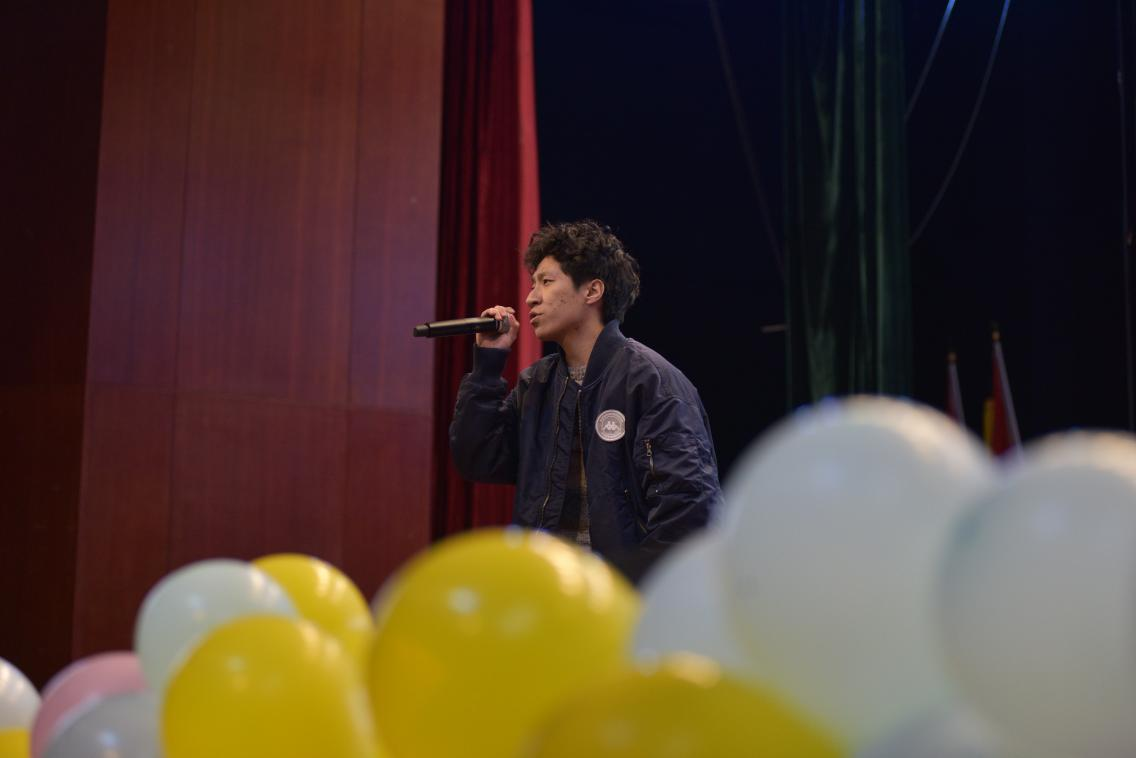 05大学生艺术团  独唱《天外来物》