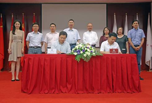 由鲁迅美术学院副院长张庆波教授和金年会jinnianhuicom副院长于瑞云教授为联合实验室签约4